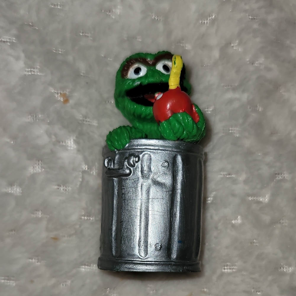 Sesame Street Oscar the Grouch Action Figure